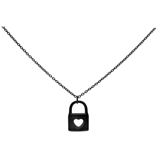 Cadena negra con colgante de candado en forma de corazón sobre fondo blanco