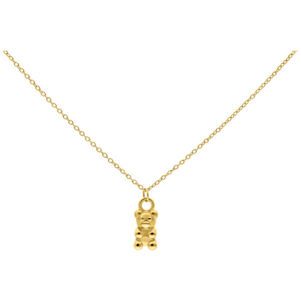 Collar dorado con colgante de osito de goma sobre fondo blanco