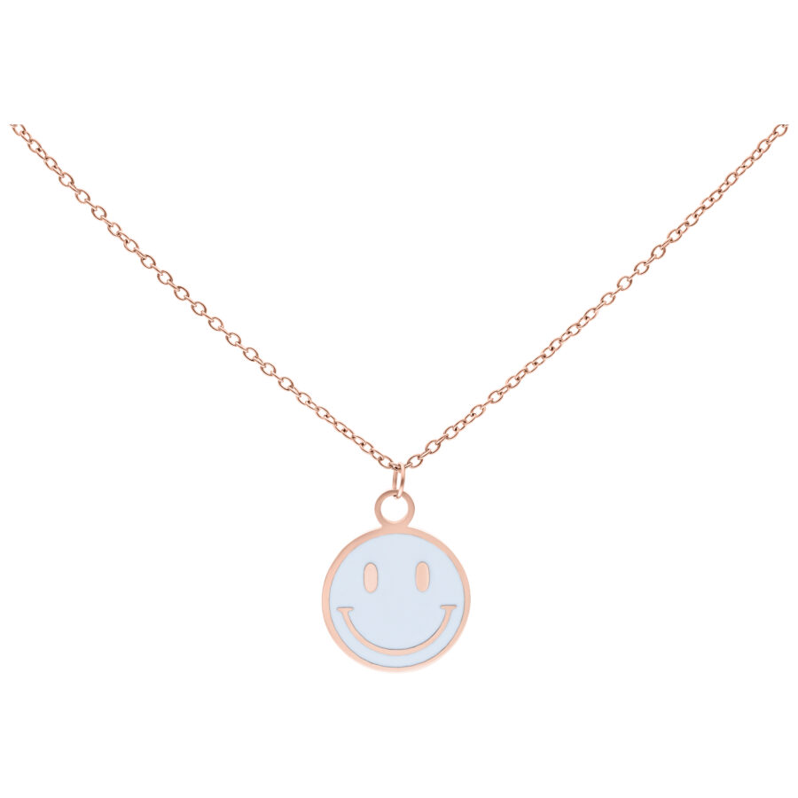 Collar de oro rosa con colgante de carita sonriente sobre fondo blanco