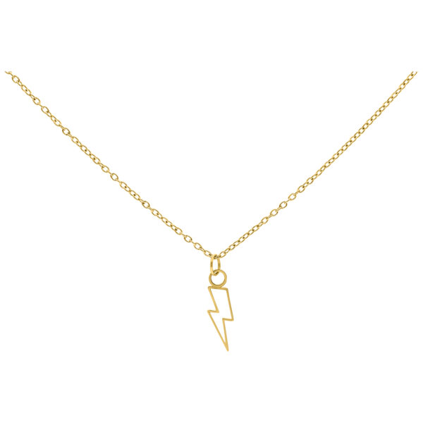 Collar dorado con colgante de rayo sobre fondo blanco
