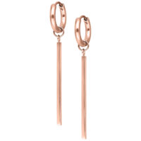 Elegante roségoldene Ohrringe mit Klappverschluss auf weißem Hintergrund