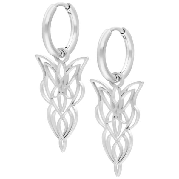 Par de aros plateados con diseño de elfos delicado sobre fondo blanco