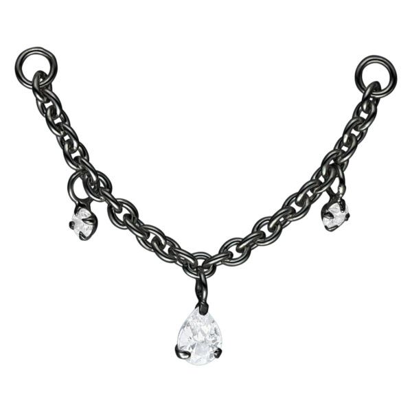 Cadena de metal negra con colgantes de gotas cristalinas sobre fondo blanco