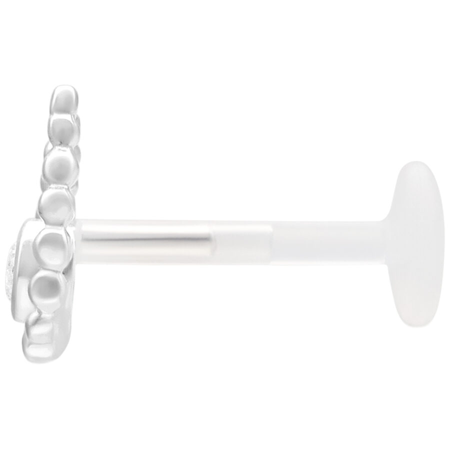 Labret Push Fit plateado con 5,0 mm de diámetro sobre fondo blanco
