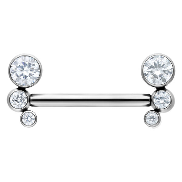 Piercing barbell plateado con cinco piedras de cristal claras, orientado horizontalmente