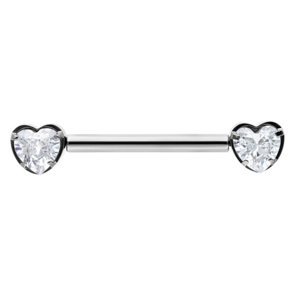 Barbell plateado con cristales claros en forma de corazón sobre fondo blanco