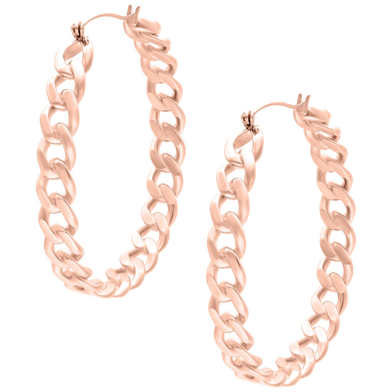 Dos brillantes Curbchain Hoops de oro rosa sobre fondo blanco