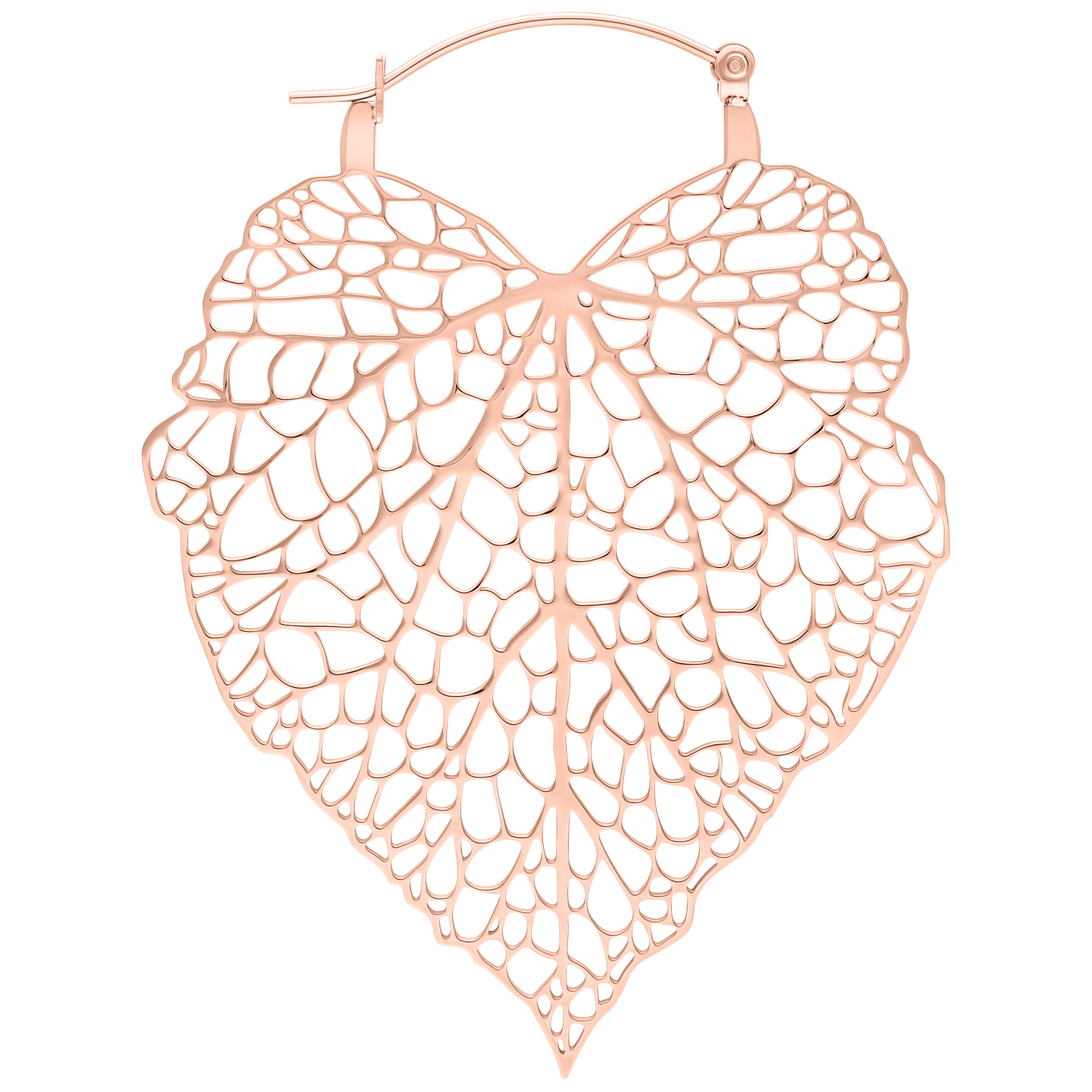 Roségoldene Ohrringe in Blattform mit filigranem Design auf weißem Hintergrund