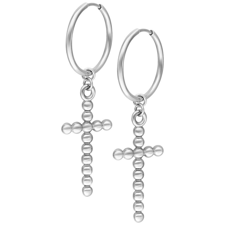 Dos aros plateados con colgante de cruz de burbujas sobre fondo blanco