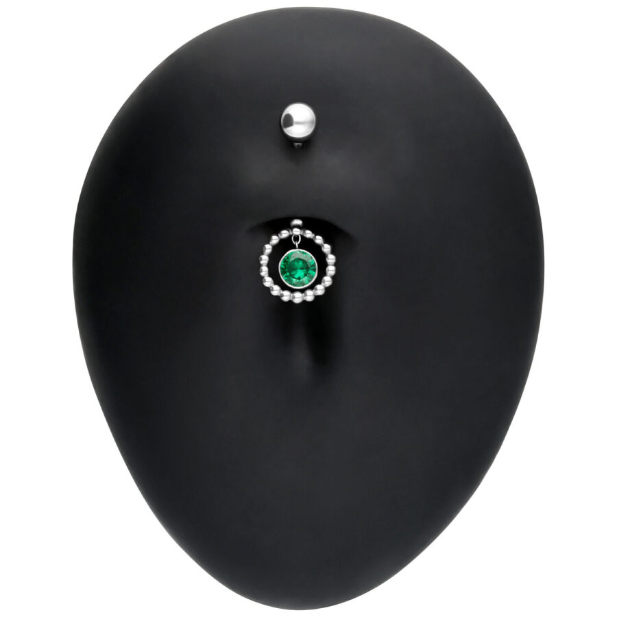 Piercing de ombligo de plata con cristal verde esmeralda sobre fondo negro