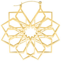 Kaleidoscope Hoops en oro brillante Kaleidoscope Hoops dorados con diseño geométrico sobre fondo blanco