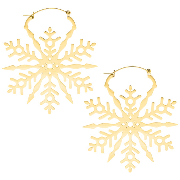 Dos pendientes dorados en forma de copos de nieve sobre fondo blanco