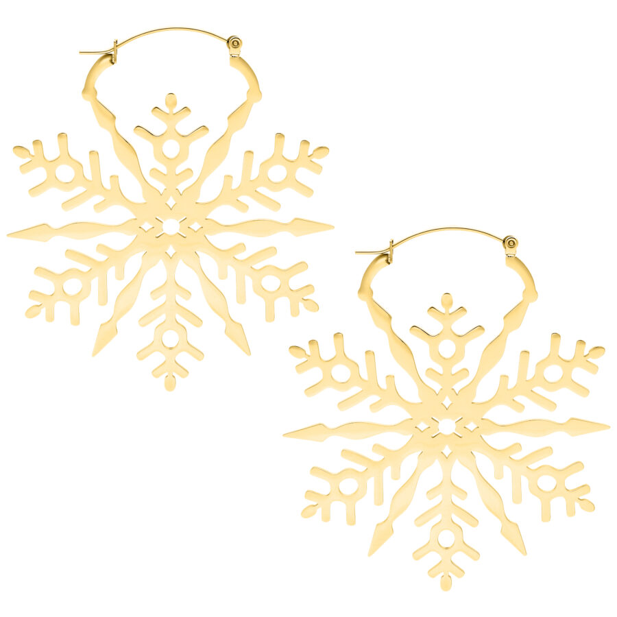Dos pendientes dorados en forma de copos de nieve sobre fondo blanco