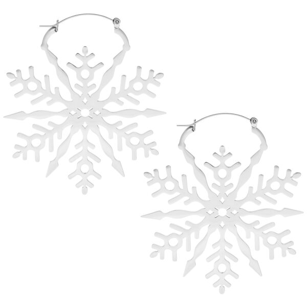 Dos aros de copo de nieve plateados sobre fondo blanco