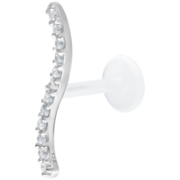 Labret plateado con fila de cristales de 5,0 mm sobre fondo blanco