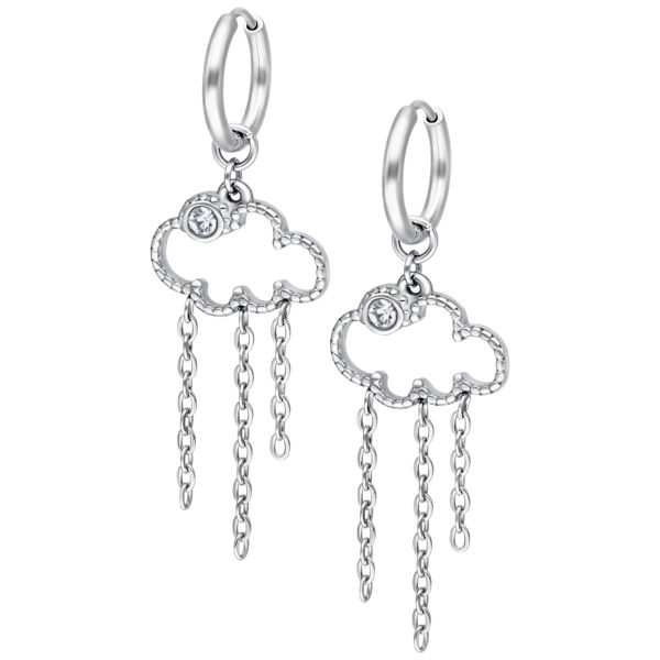 Pendientes plateados en forma de nube con colgantes de acero inoxidable sobre fondo blanco