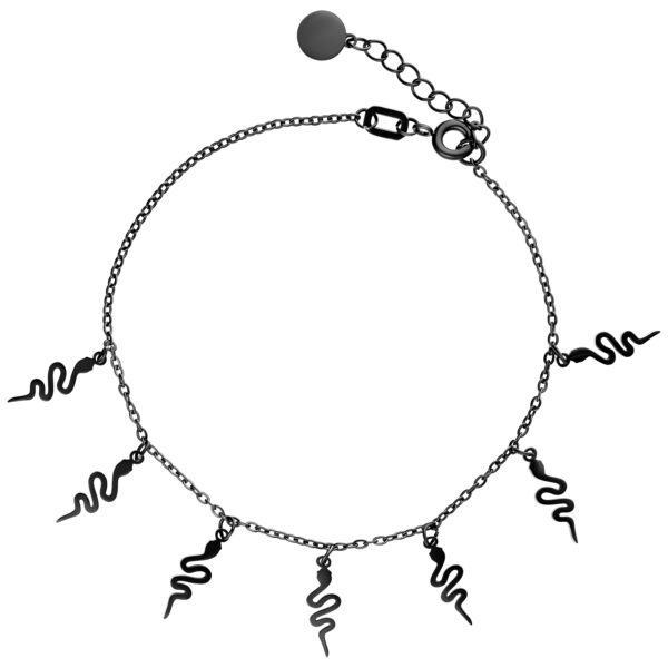 Pulsera negra con colgantes de serpiente sobre fondo blanco