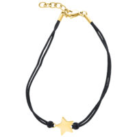 Pulsera de nylon dorada con estrella Pulsera de nylon negra con colgante de estrella dorada sobre fondo blanco