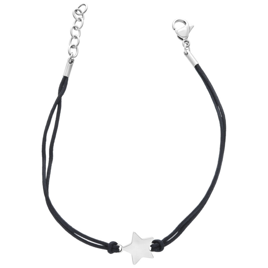 Pulsera de nylon negra con colgante de estrella plateada sobre fondo blanco