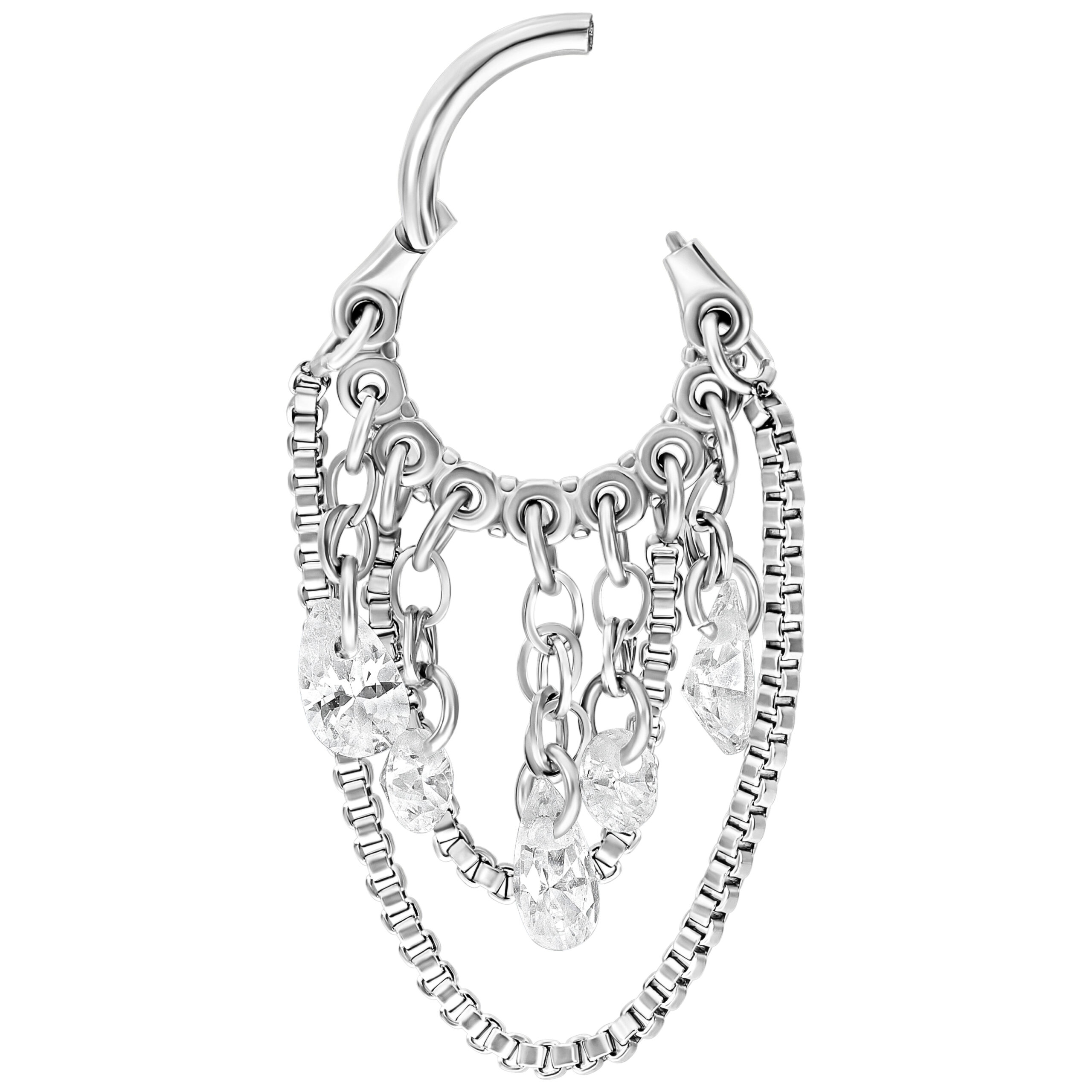 Silberner Crystal Snakechain Clicker mit klaren Kristallen Silberner Piercing-Ring mit klaren Kristalltropfen und Schlangenkettendesign auf weißem Hintergrund