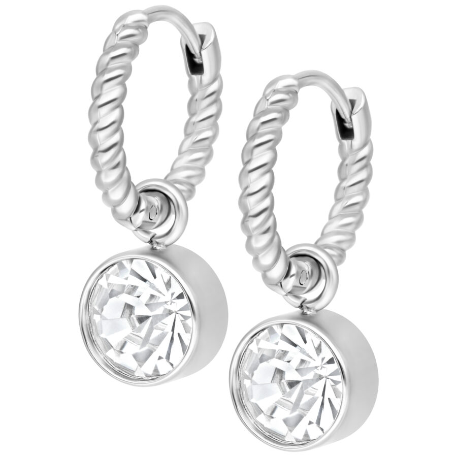 Pendientes plateados con diseño trenzado y cristales brillantes sobre fondo blanco