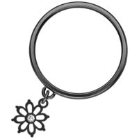Anillo negro con colgante de flor en fondo blanco