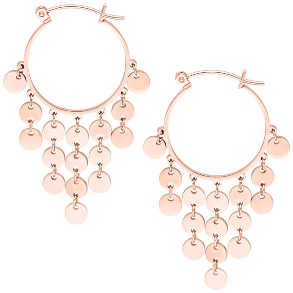 Par de pendientes en oro rosa con placas colgantes sobre fondo blanco