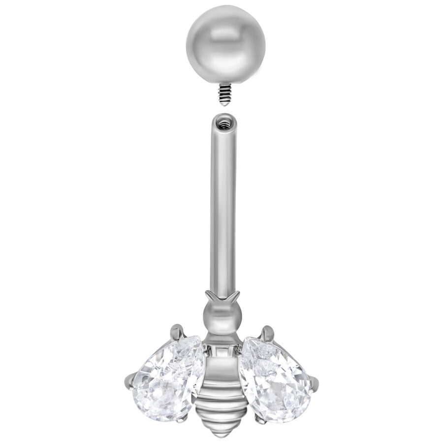 Piercing de ombligo de plata con colgante de abeja y cristales claros sobre fondo blanco