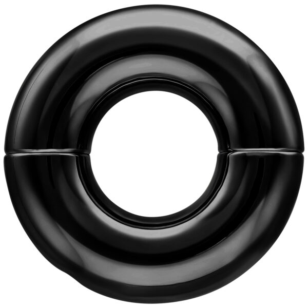 Anillo Tribal Dream negro y brillante de acero quirúrgico sobre fondo blanco