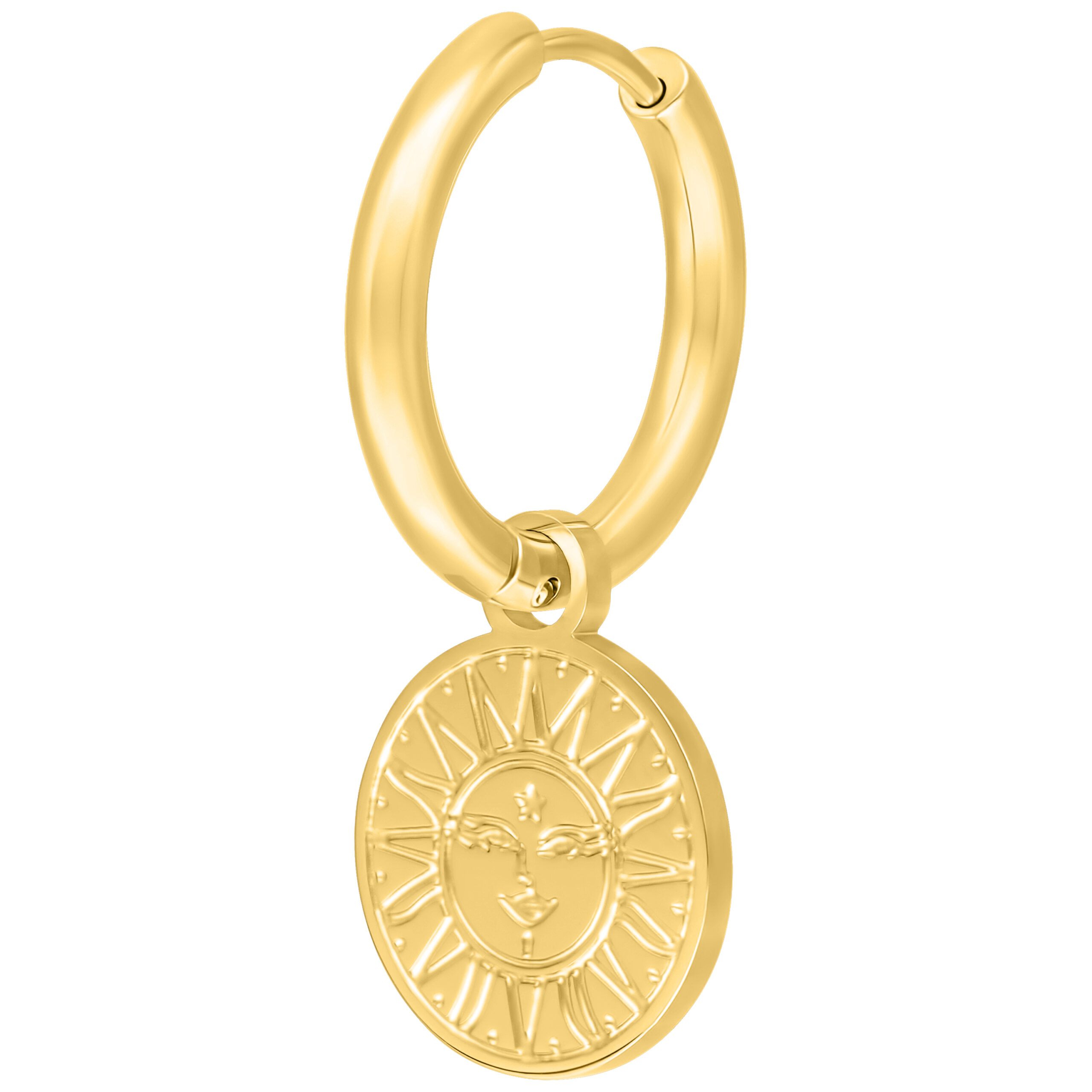 Aros dorados estilo hoops con colgante de sol y luna sobre fondo blanco