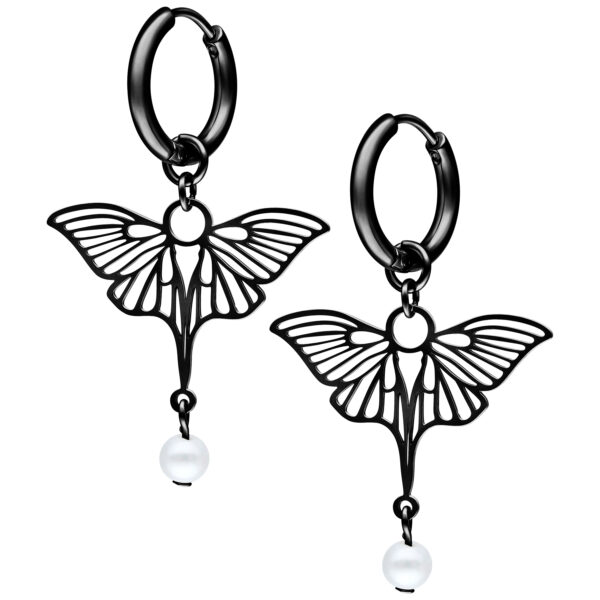 Pendientes negros en forma de ala de dragón con perla colgante, sobre fondo blanco