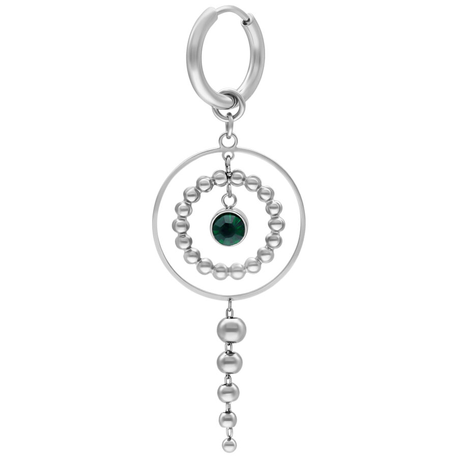 Elegantes pendientes de plata con cristal verde esmeralda y colgante de perla sobre fondo blanco