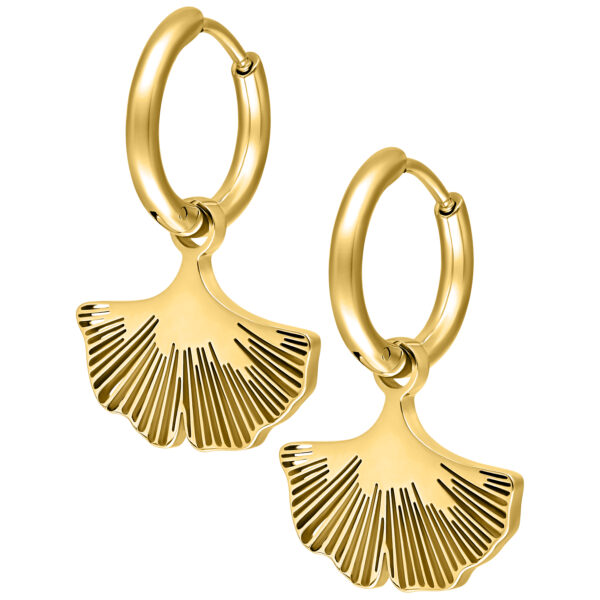 Dos brillantes pendientes de ginkgo dorados sobre fondo blanco