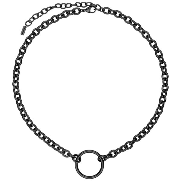 Cadena de metal negro con colgante redondo sobre fondo blanco