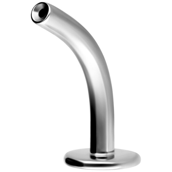 Labret de titanio curvado en plata con superficie lisa sobre fondo blanco