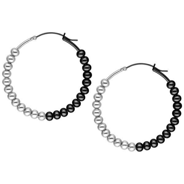 Dos pendientes Bubble Hoops en plata y negro sobre fondo blanco