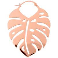 Roségoldener Monstera-Blatt-Ohrring auf weißem Hintergrund