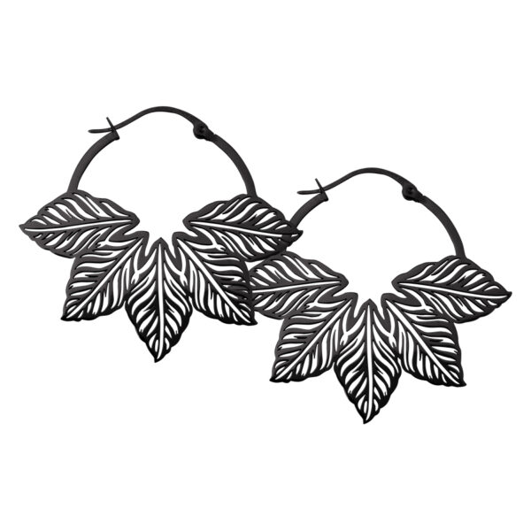 Pendientes Abey Hoops negros de acero quirúrgico sobre fondo blanco