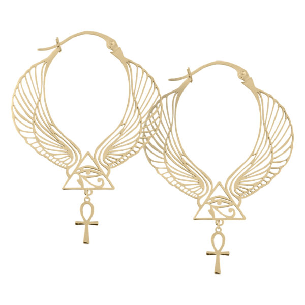 Aros Cleopatra dorados con diseño de alas y Ankh sobre fondo blanco