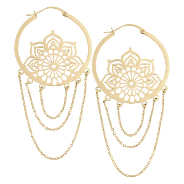 Pendientes dorados La Fleur Hoops con diseño floral delicado y cadenas, sobre fondo blanco