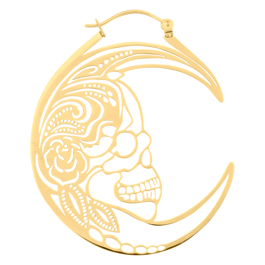 Aros dorados con diseño de calavera sobre fondo blanco