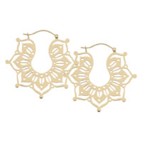 Pendientes Magnolia Hoops dorados de acero quirúrgico sobre fondo blanco