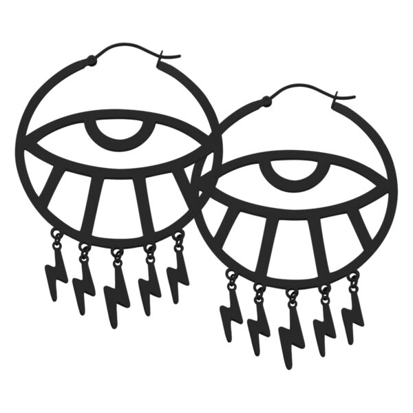 Pendientes negros en forma de ojo con colgantes de rayo sobre fondo blanco