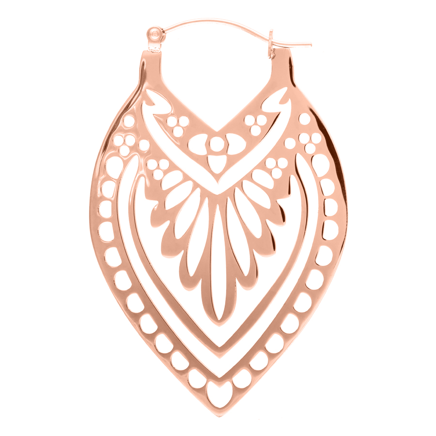 Creek Hoops Ohrringe in Roségold Detailaufnahme eines roségoldenen Creek Hoops Ohrrings auf weißem Hintergrund