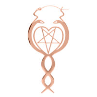 Roségoldene Nagini Hoops Ohrringe aus Chirurgenstahl auf weißem Hintergrund