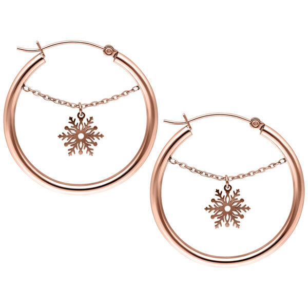 Dos aros en oro rosa con colgantes de copo de nieve sobre fondo blanco
