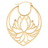 Pendientes Lily Hoops dorados de acero quirúrgico con diseño de loto sobre fondo blanco