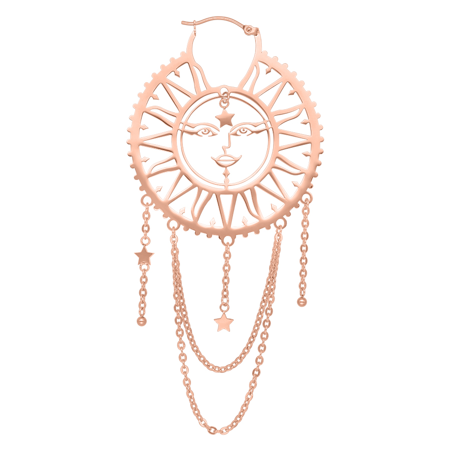 Roségoldene Ohrringe mit Sonnen- und Mondmotiv sowie Kettenanhängern auf weißem Hintergrund