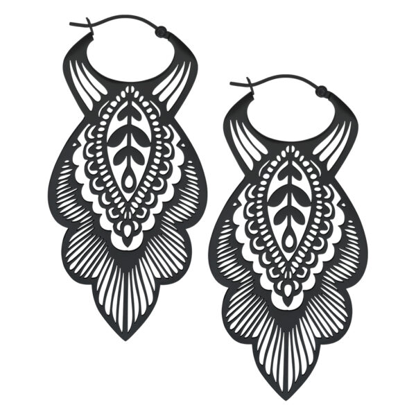 Mandala Leaf Hoops negros de acero quirúrgico sobre fondo blanco