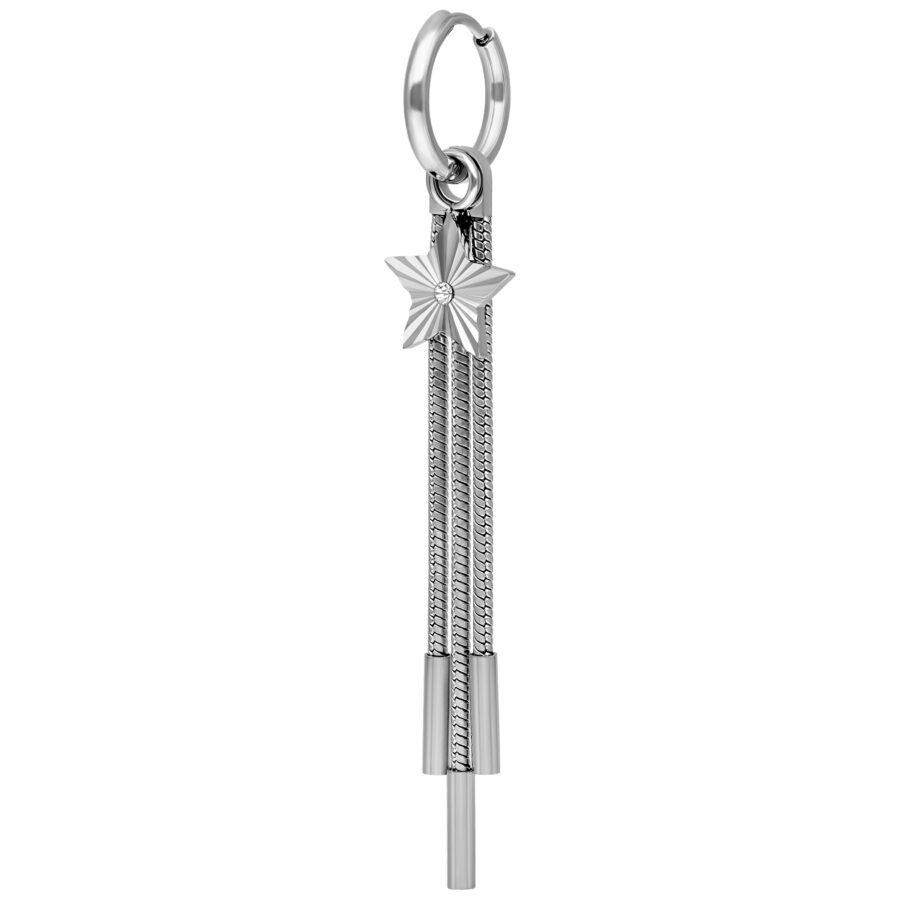 Aros de plata con colgante de estrella sobre fondo blanco